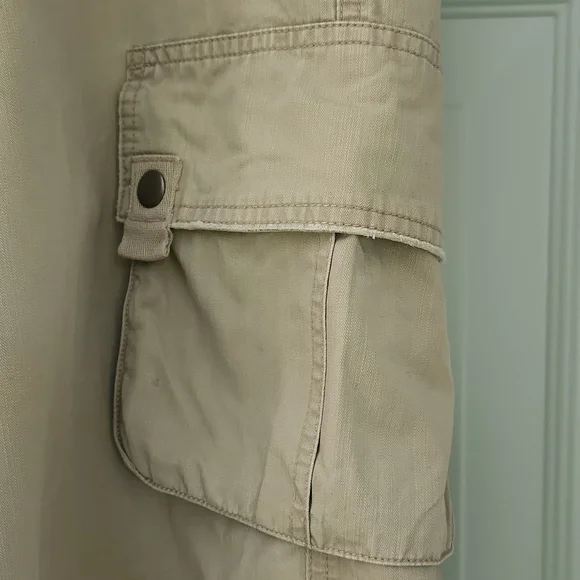 Axist Men's Sz32, Khaki Color, 2 Snap, 2 Button, 2 Front Pockets, Belt Loops - Picture 2 of 9